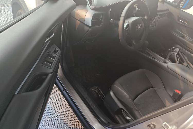 Used Toyota IZOA 2021 2.0L Enjoy Edition Driver Seat