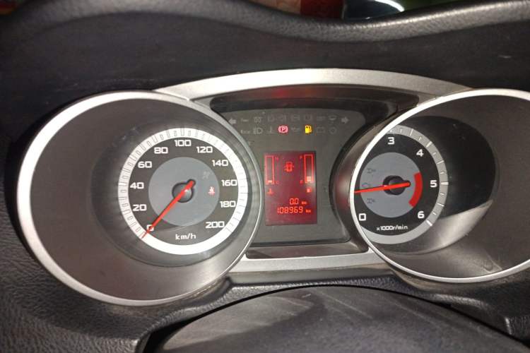 Used Land X8 2012 Explorer Edition 2.0T Diesel 4x2 Luxury Model