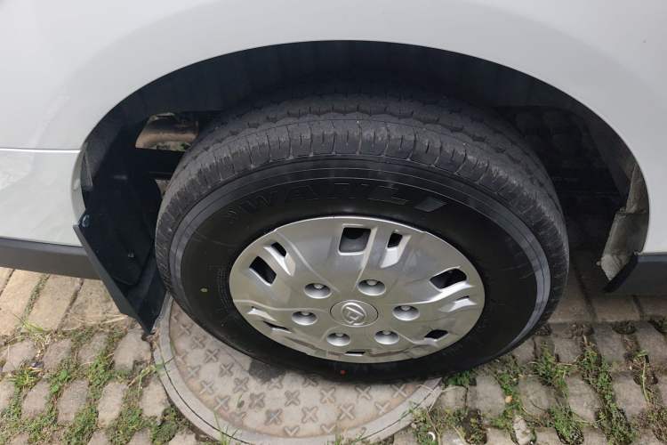 Used SAIC MAXUS Xintu V70 2023 2.0T Elite Edition Automatic Short Wheelbase Low Roof – 5/6 Seats