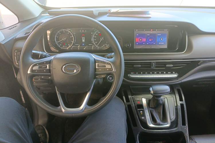 Used GAC Trumpchi M6 2019 270T DCT Luxury Edition (6-seater) China VI Center Console