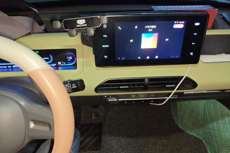 Used Geely Galaxy Panda 2023 Panda Mini 200km Endurance Bear
