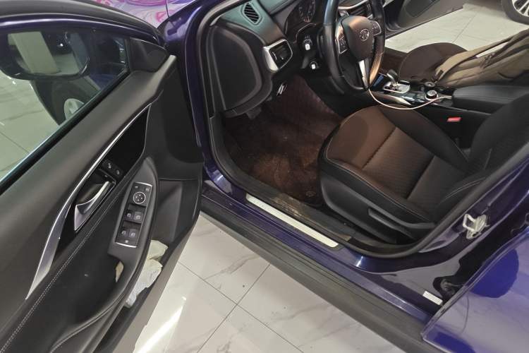 Used Infiniti QX30 2017 1.6T Two-Wheel-Drive Sport Edition