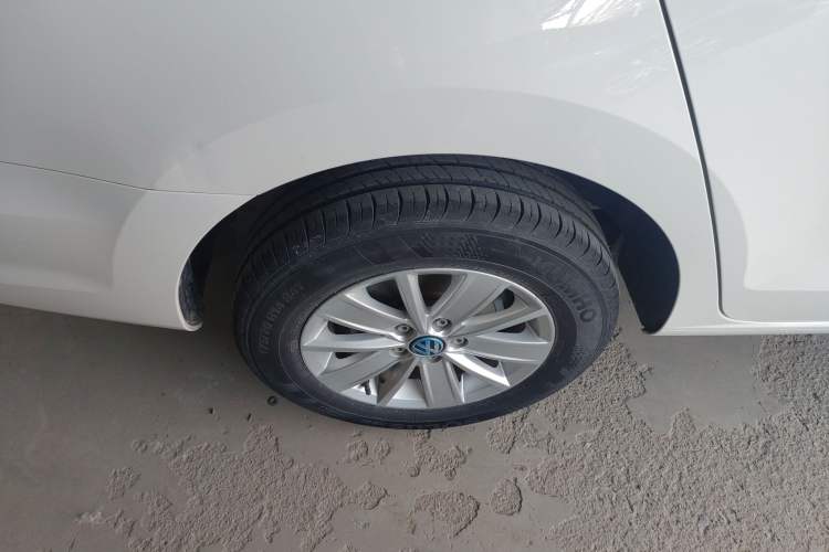 Used Volkswagen Jetta 2015 Value Edition 1.6L Manual Fashionable Style Right Rear Wheel Hub