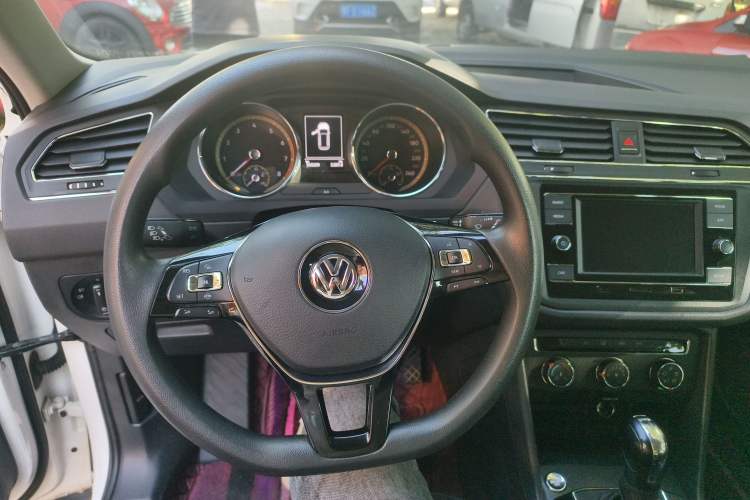 Used Volkswagen Tiguan L 2020 330TSI Automatic Two-Wheel Drive Luxury Edition China VI Standard