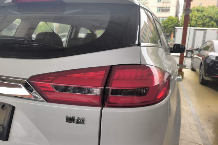 Used Geely Auto Emgrand X7 Sport 2016 1.8TD Automatic Smart Connectivity Version Right Rear Taillight