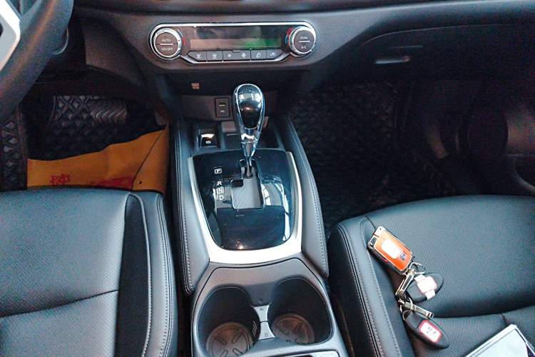 Used Nissan X-Trail 2025 Honor 2.0L Two-Wheel Drive Leading Edition Gear Lever