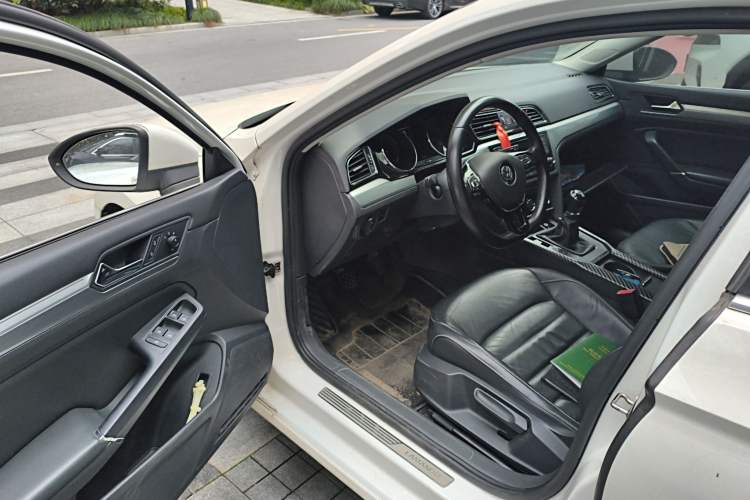 Used Volkswagen Lamando 2015 280TSI Manual Comfort Edition
