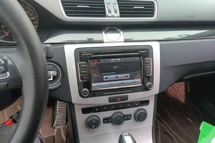 Used Volkswagen Magotan 2015 Facelift 1.8TSI Luxury Model Audio And AC Panel