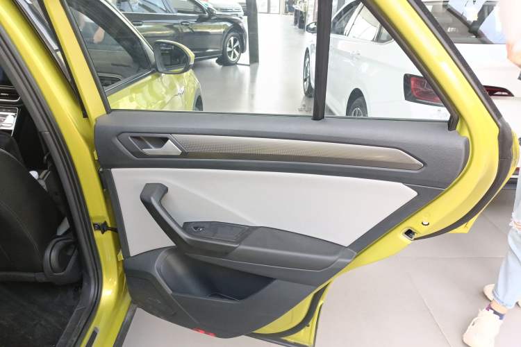 Used Volkswagen T-ROC 2023 300TSI DSG Two-Wheel Drive Starlight Edition