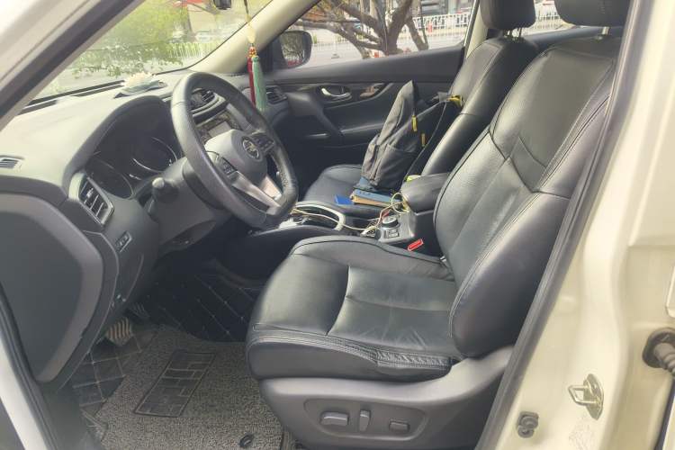 Used Nissan X-Trail 2017 2.5L CVT Leading Edition 4WD Left Front Seat