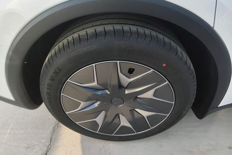 Used Tesla Model Y L 2025 Model Long-Range All-Wheel-Drive Version