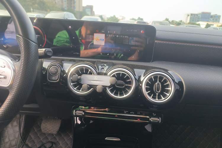 Used Mercedes-Benz A-Class 2022 Restyled A 200 L Sport Sedan Fashion Version