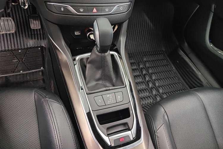 Used Peugeot 408 2018 350THP Automatic Luxury Edition Gear Lever