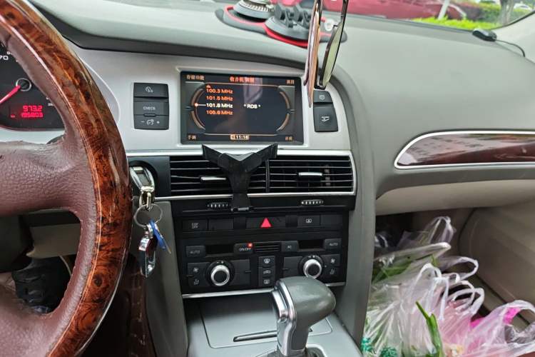 Used Audi A6L 2010 2.0 TFSI Automatic Standard Edition Audio And AC Panel