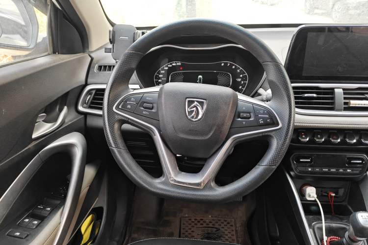 Used Baojun 510 2017 1.5L Manual Fashion Model Steering Wheel