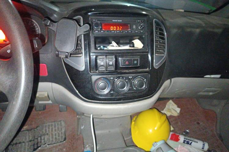 Used FORTHING Lingzhi 2016 M3L 1.6L 7-Seater Comfort Model Audio And AC Panel