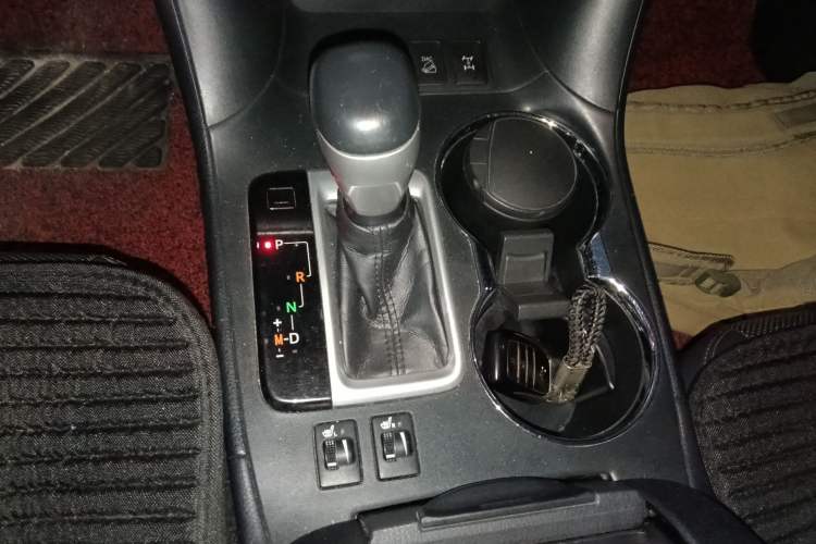 Used Toyota Highlander 2018 2.0T Four-Wheel Drive Prestige Version 7 Seats China V Emission Standard Gear Lever