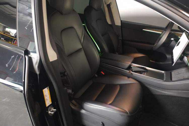 Used Tesla Model Y 2021 Standard Range Rear-Wheel Drive Version Right Front Seat