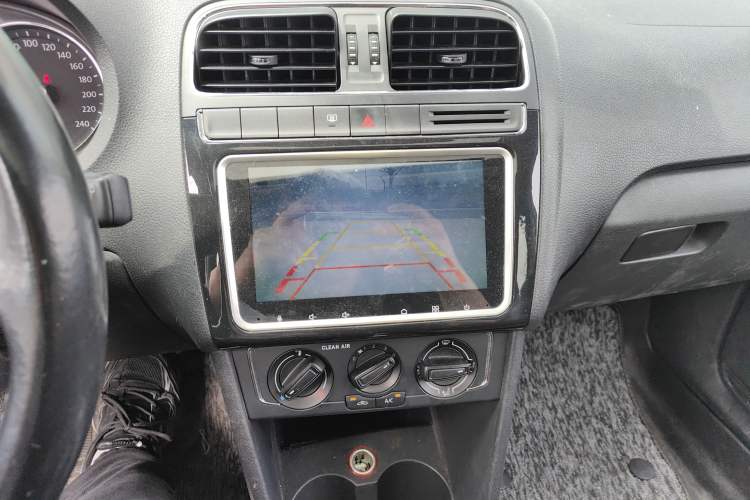 Used Volkswagen Polo 2016 1.6L Automatic Comfort Model Audio And AC Panel