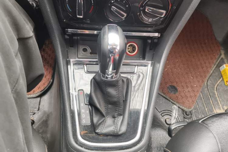 Used Volkswagen Bora 2017 1.6L Automatic Comfort Model Gear Lever