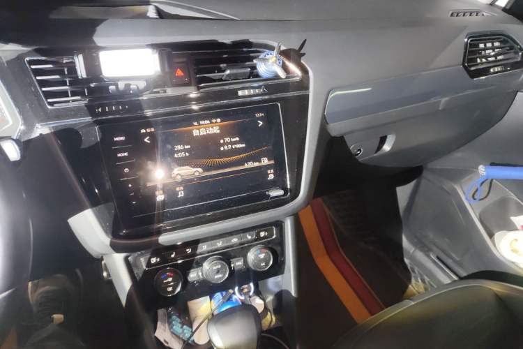 Used Volkswagen Tiguan L 2021 380TSI Automatic All-Wheel Drive R-Line Comfort Plus 7-Seater Audio And AC Panel