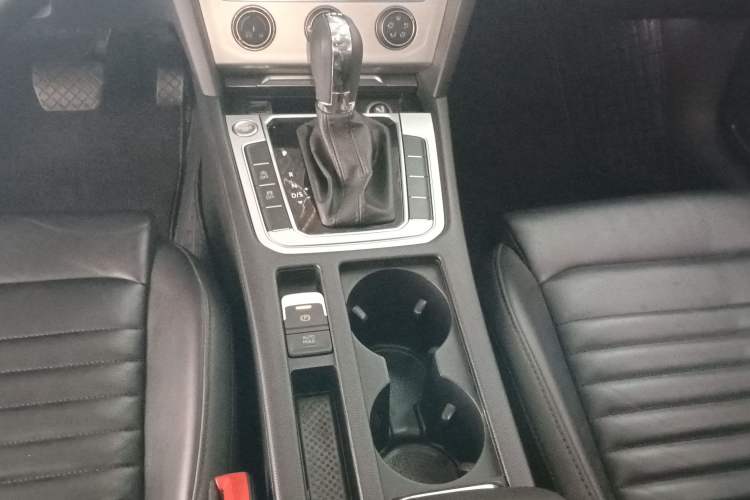 Used Volkswagen Magotan 2018 280TSI DSG Comfort Model Gear Lever