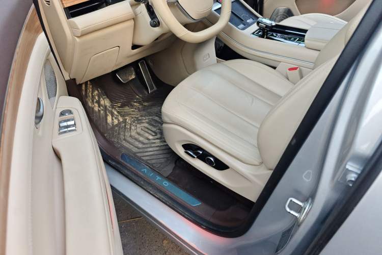 Used Hima AITO M7 2024 1.5T Intelligent Driving 4WD Max Edition 5 Seats
