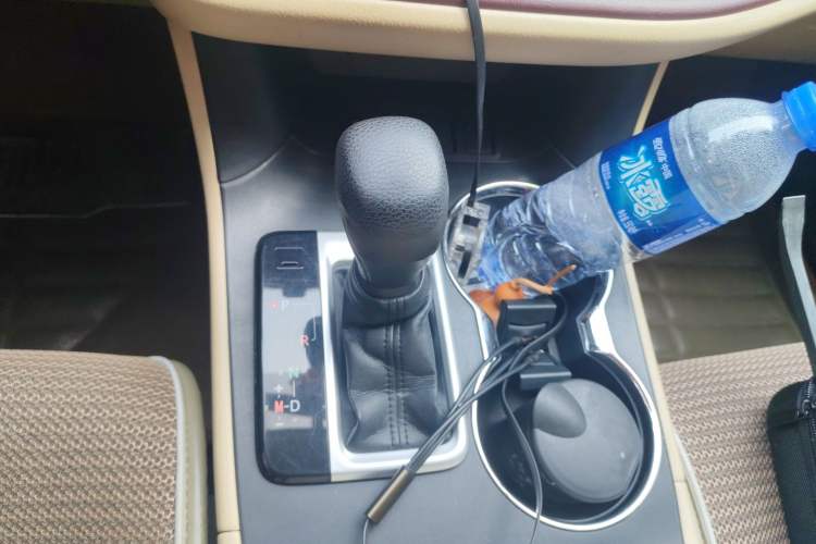 Used Toyota Highlander 2015 2.0T Two-Wheel Drive Elite Edition 7 Seats Gear Lever