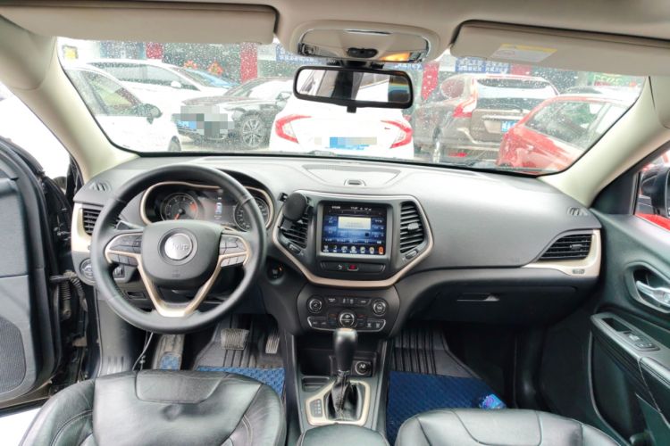 Used Jeep Cherokee 2017 2.0L Superior Edition