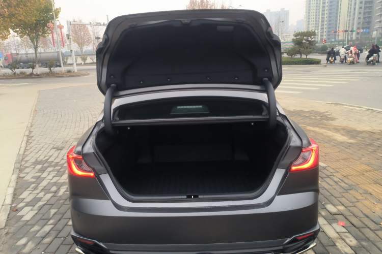 Used Toyota Camry 2025 Dual-Motor 2.0 HXS Glory Edition
