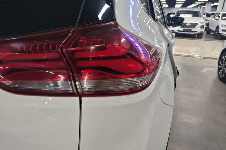 Used Chevrolet Trax 2019 Redline 325T Automatic Fun Edition China VI Standard Right Rear Taillight