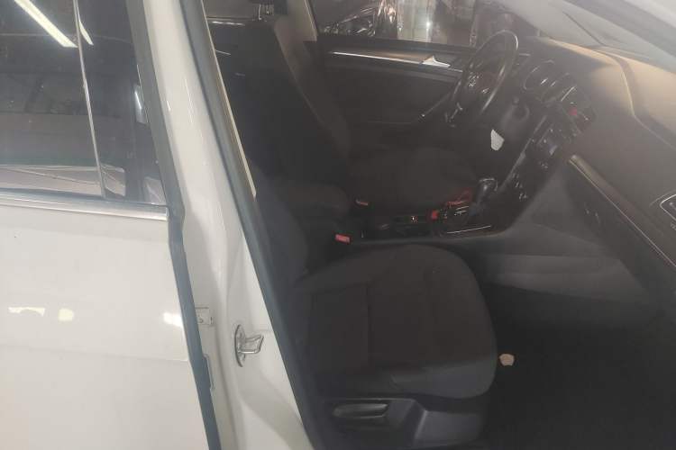 Used Volkswagen Golf 2017 230TSI Automatic Comfort Edition – Celebrating Milestone of One Million Units