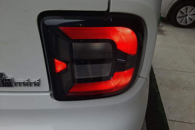 Used Geely Galaxy Panda 2024 Panda Mini 200km Endurance Bear Right Rear Taillight