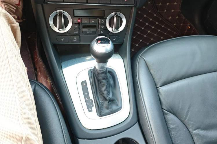 Used Audi Q3 2015 35 TFSI quattro Technology Edition Gear Lever