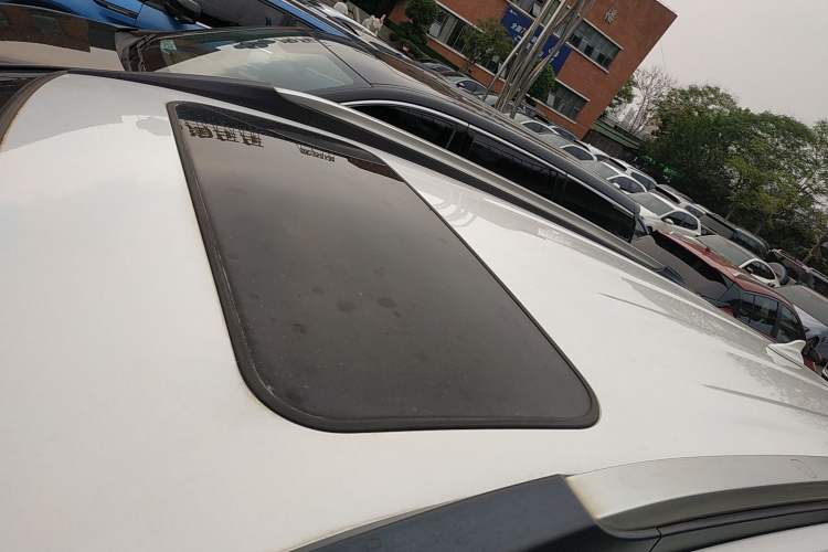 Used Haval M6 2017 1.5T Manual Two-Wheel Drive Elite Model Roof