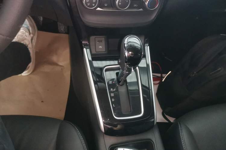 Used Nissan Sylphy 2019 1.6XV CVT Smart Connect Luxury Edition China VI Standard Gear Lever
