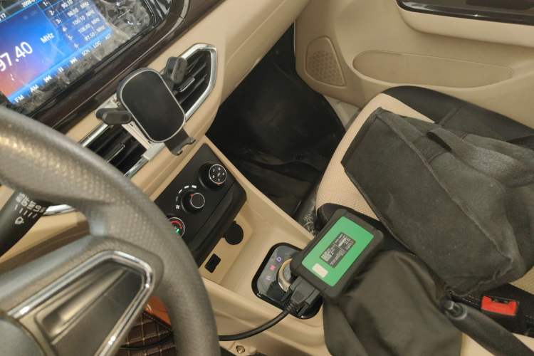 Used CHANGAN KUAYUE Xing V5 EV 2021 Luxury 6-Seater Passenger Bus with Lingdian System Gear Lever