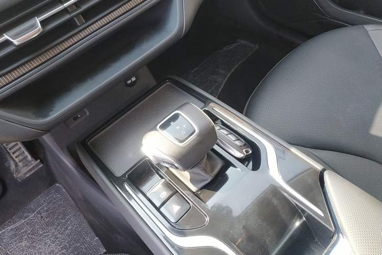 Used Hongqi E-QM5 2021 Online Booking Charging T3 Edition 4 Seats Gear Lever