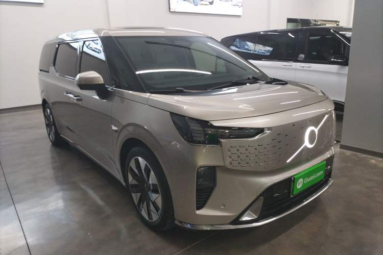 Used Volvo EM90 2025 Ultra Six-Seater