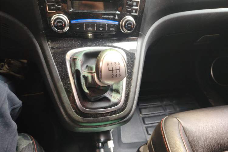 Used Haval H6 2015 Upgraded Model 1.5T Manual Two-Wheel Drive Elite Version
