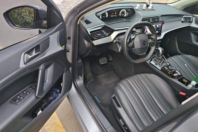 Used Peugeot 408 2022 1.6T Light-Chasing Edition
