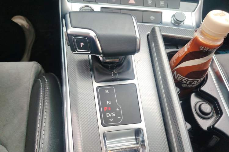 Used Audi A6L 2022 40 TFSI Luxury Dynamic Model Gear Lever