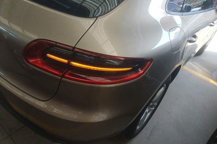 Used Porsche Macan 2017 Macan 2.0T Exterior 3