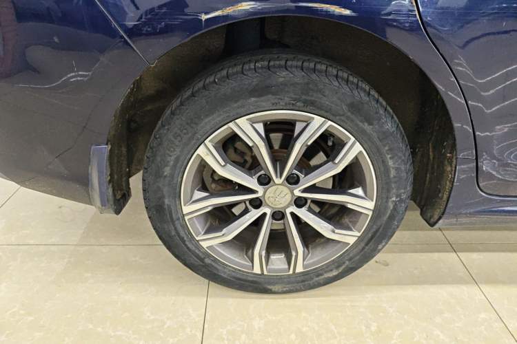 Used BYD Song MAX 2019 1.5T Automatic Smart Connect ZhiLian RuiDong Model 7 Seats China V Emission Standard
