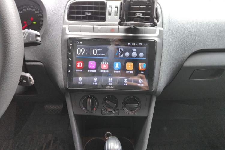 Used Volkswagen Polo 2013 1.6L Automatic Comfort Edition Audio And AC Panel