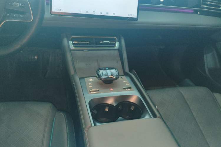 Used BYD Qin L 2024 DM-i 120KM Excellence Model Gear Lever