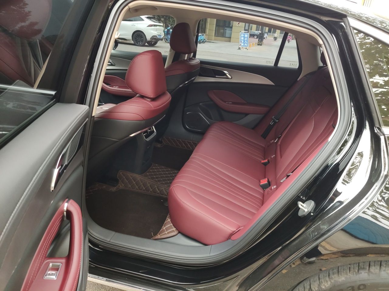 Hongqi H5 2024 1.5T DCT Smart Connect Flagship Edition - Chinese Trim Yun — снимка 20