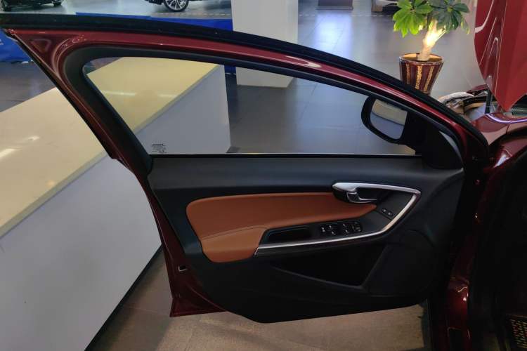 Used Volvo V60 2014 T5 Zhiya Edition