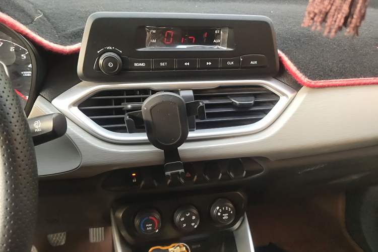 Used Baojun 510 2017 1.5L manual Comfort trim