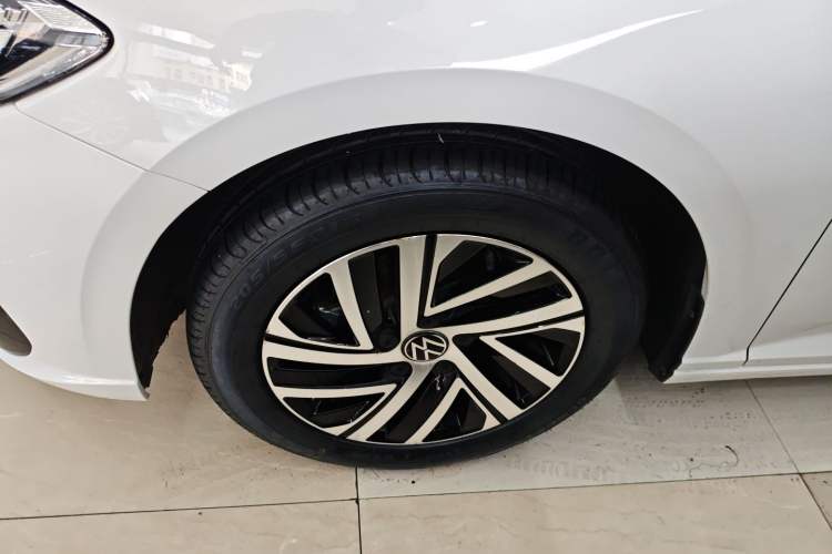 Used Volkswagen Lavida 2024 1.5L Automatic Starry Sky 5 Million Edition Left Front Wheel Hub